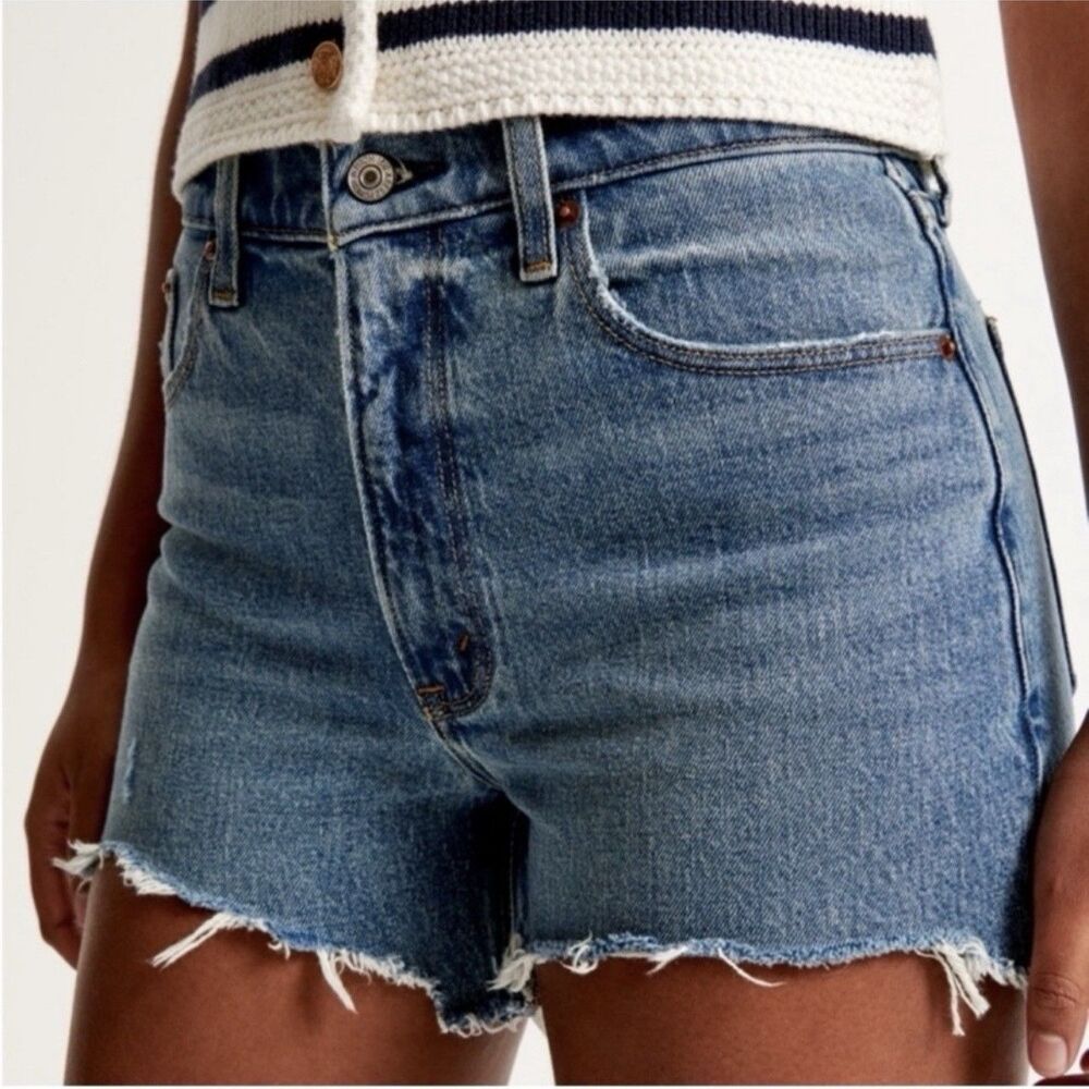 Abercrombie & Fitch The Mom Short High Rise Denim Shorts Size 28/6 Curve Love